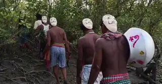 সুন্দরবনের মৌয়াল: পেটের টানে যাদের কাছে ভোট উৎসব ‘তুচ্ছ’